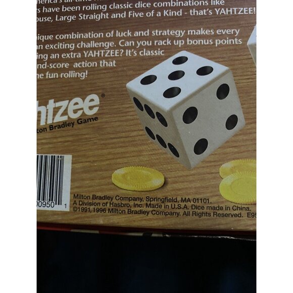 Yahtzee Dice Board Game Vintage 1996 MB Milton Bradley Score Cards vintage game - Picture 10 of 10